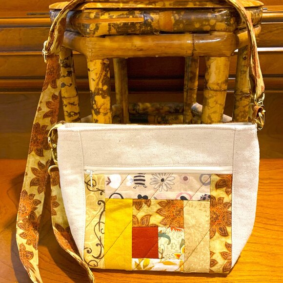 Handmade Patchwork Quilted Crossbody Bag with Lining and Magnetic Snap Closure - Picture 3 of 6